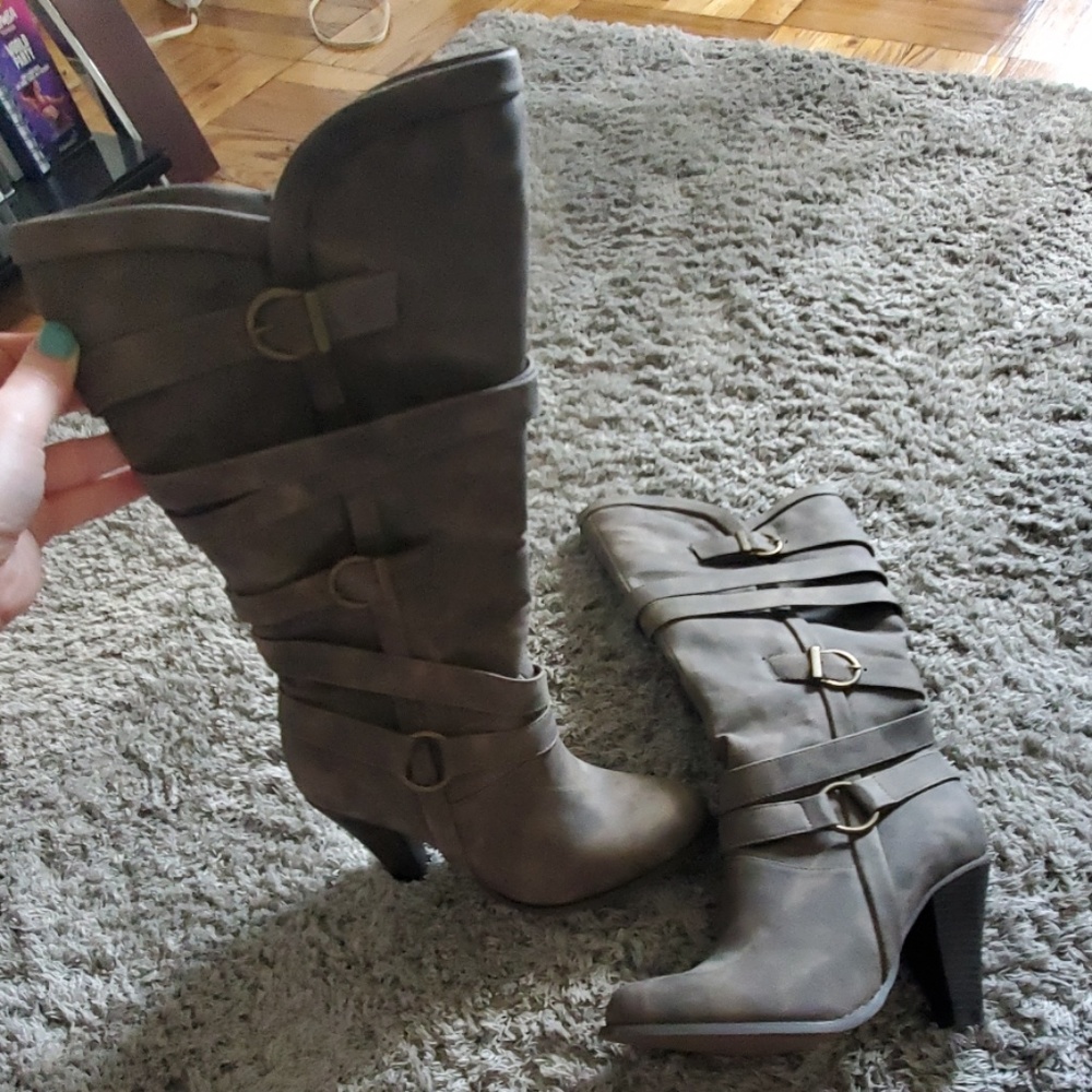 Boots - Picture 3 of 3